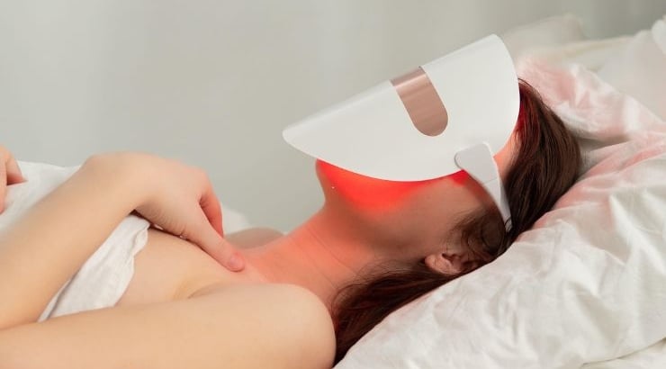 LED Light Therapy | Clinic Tech vs Home Devices – What Really Works