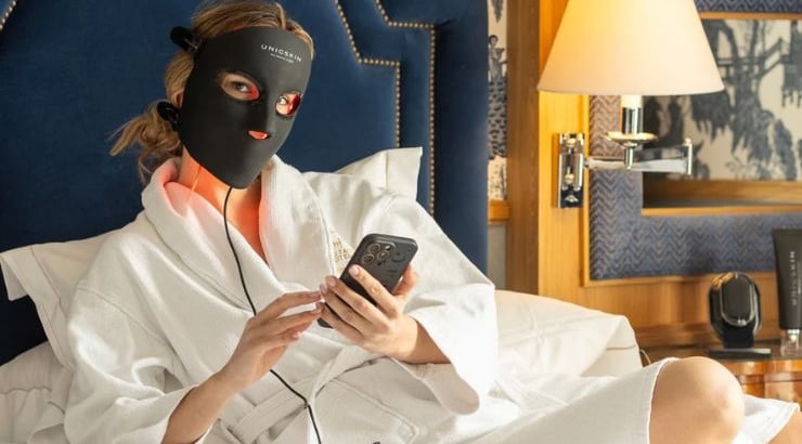 LED Light Therapy | Clinic Tech vs Home Devices – What Really Works
