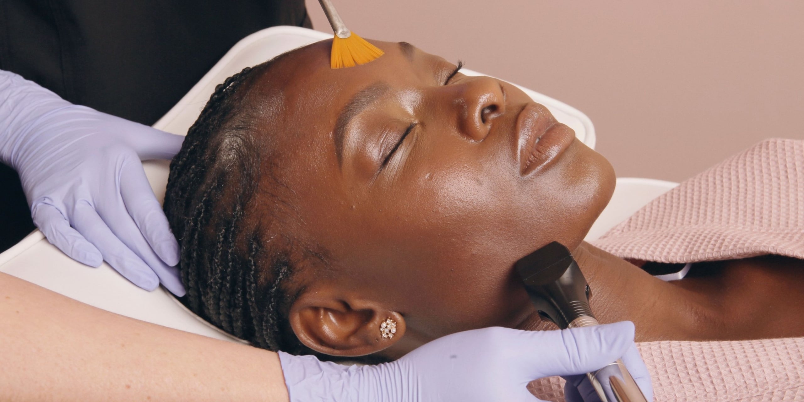 A patient getting a signature FORMA HydraLyft treatment at Dr Nerina Wilkinson and Associates